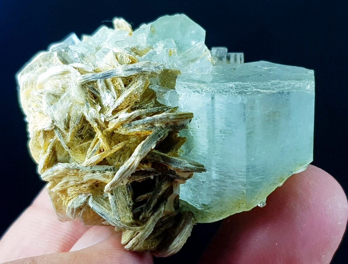 258Ct Natural Terminated Aqua Blue Color AQUAMARINE Crystal With Mica Pakistan