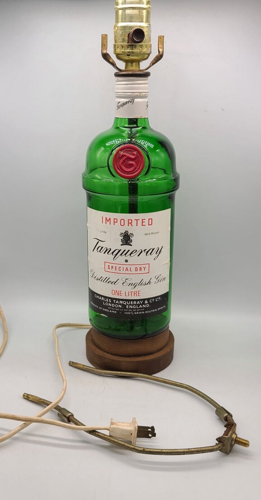 Vintage TABLE LAMP Tanqueray Bottle   Gin Special Dry Liquor Bar Decor Wood Base