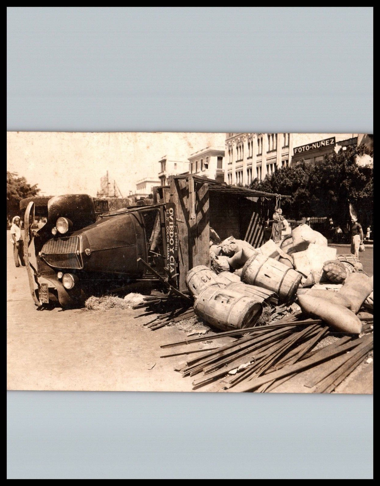 CUBA CUBAN MOVING TRUCK ACCIDENT HAVANA STREET SCENE 1939 ORIG PHOTO 400