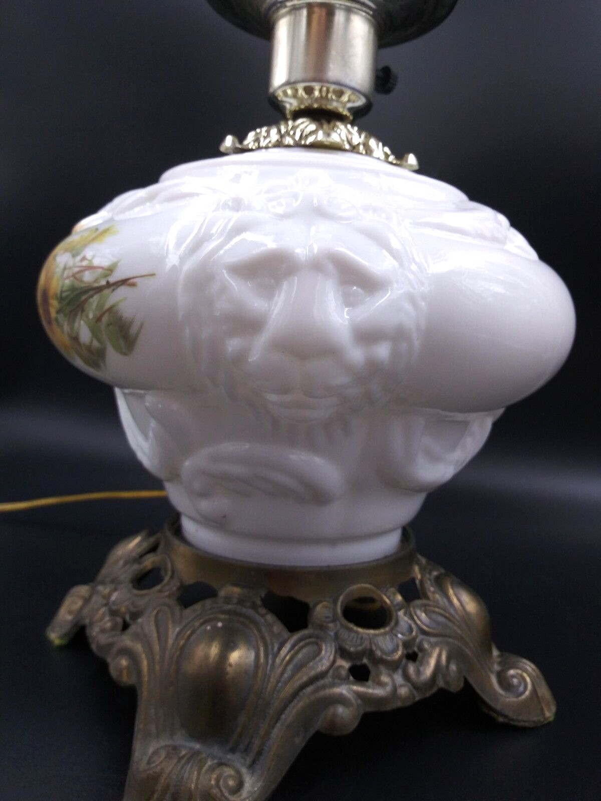 c1940s Milk Glass Lions Heads GWTW Lamp Floral Solid Brass Bottom