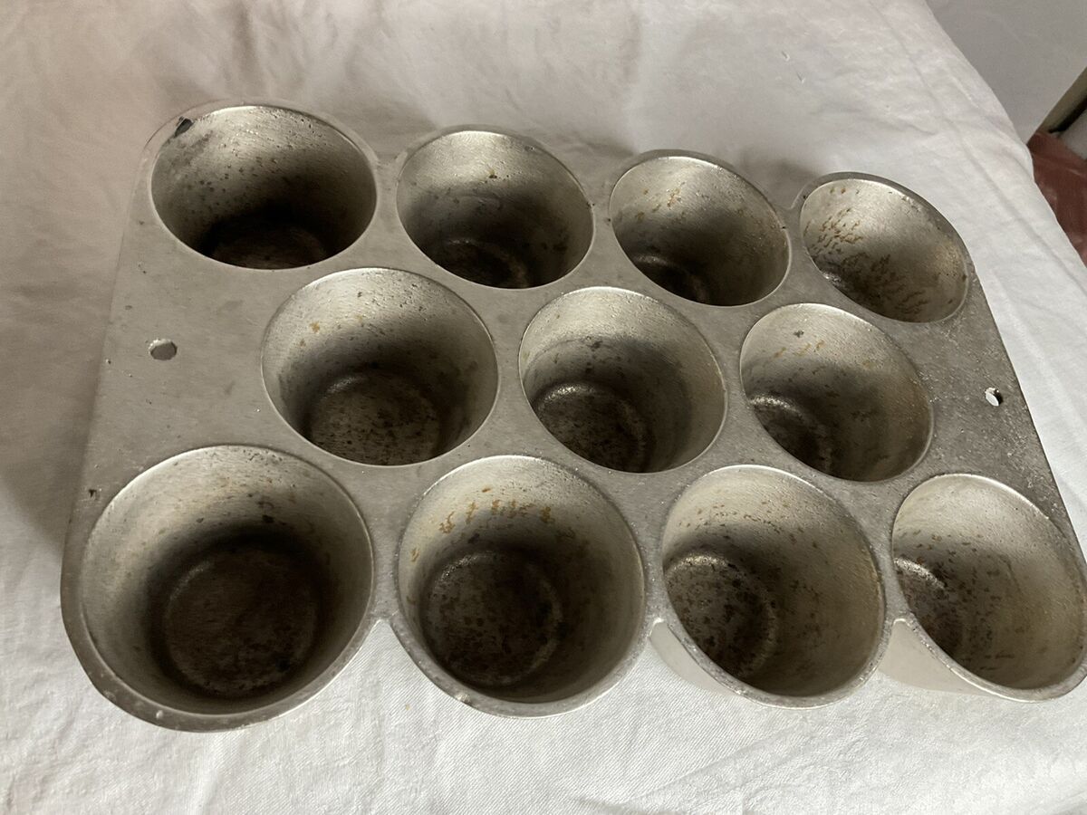 Vintage Wagner Ware Griswold Cast Iron B-1328 Muffin Baking Pan 11 Pieces USA