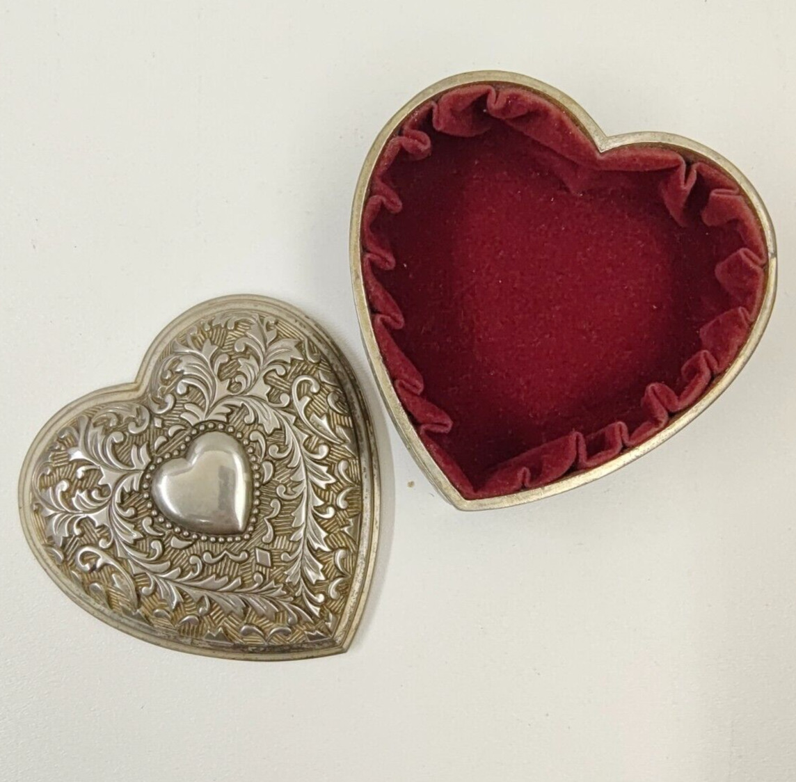 VTG footed Metal Ornate Silver Finish Heart Jewelry Trinket lid Box Red Velvet