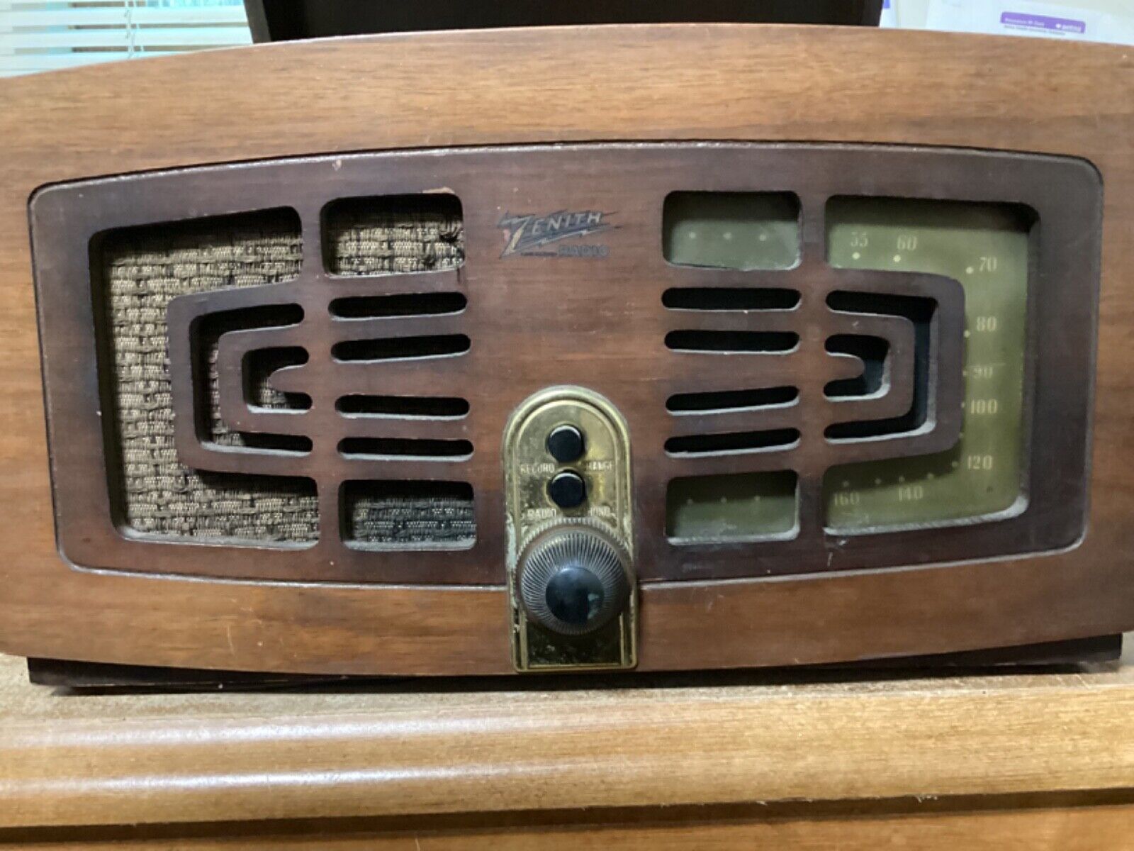 Vintage 1949 Zenith 5R086 Tube Radio and Record Player