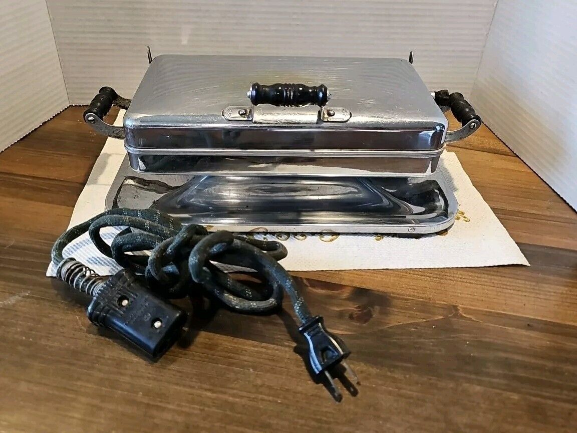 Vintage Chrome Press Universal  E79770 Electric Toaster Landers Frary & Clark 