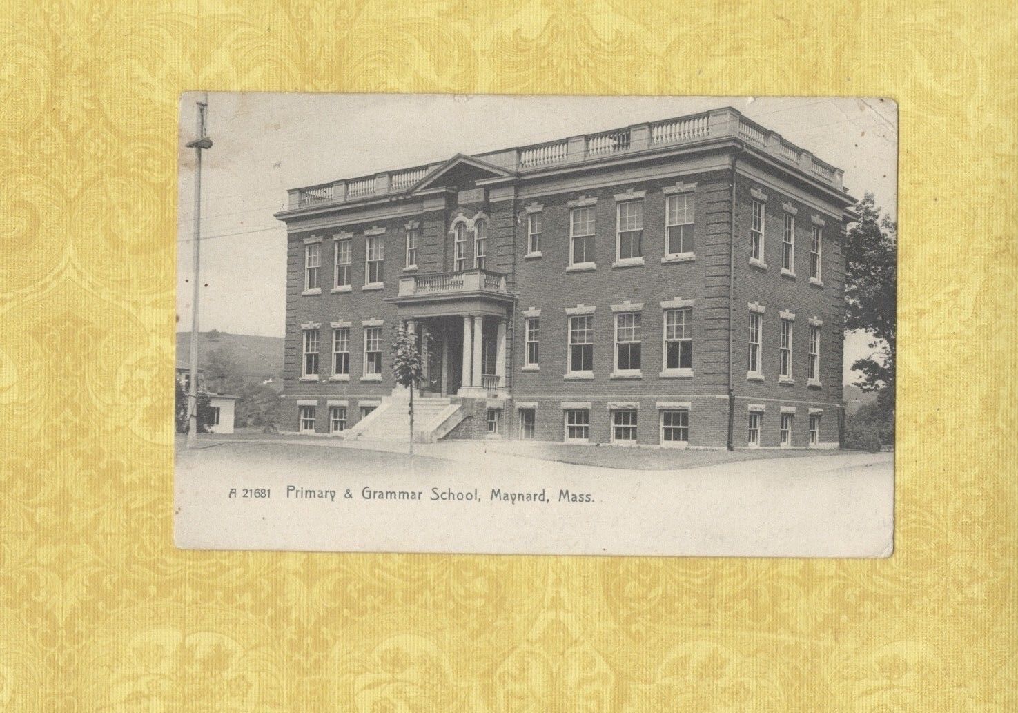 MA Maynard 1909 Antique postcard PRIMARY & GRAMMAR SCHOOL MASS Education