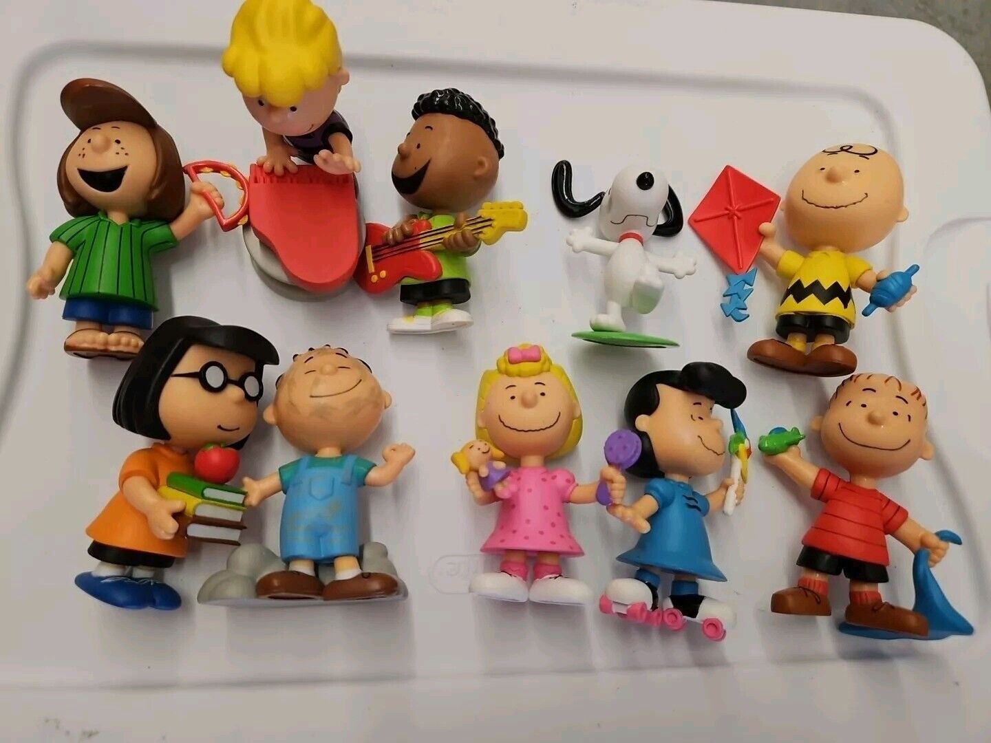 Charlie Brown Peanuts Characters  Pnts Figure Toys Lot Of 10 Pre-owned 