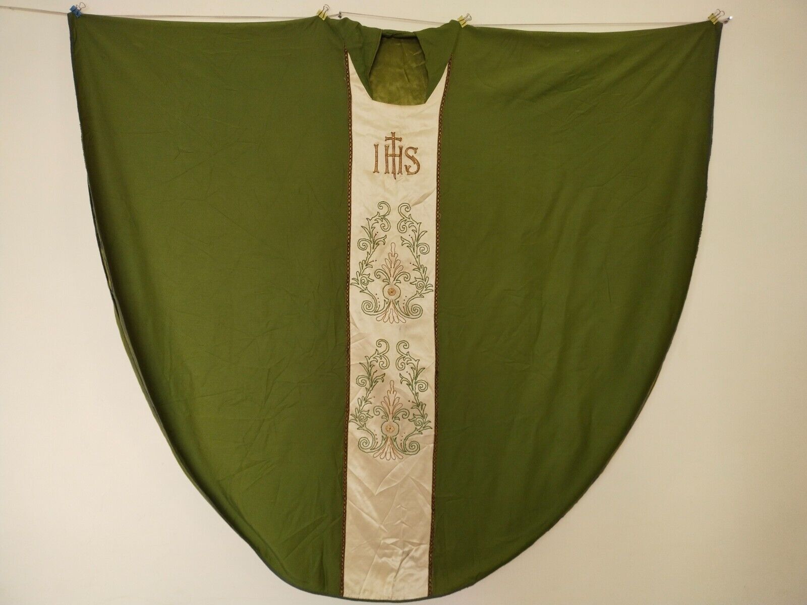 Vintage fabulous silk Priest Church metallic embroiedry Vestment  chasuble it353