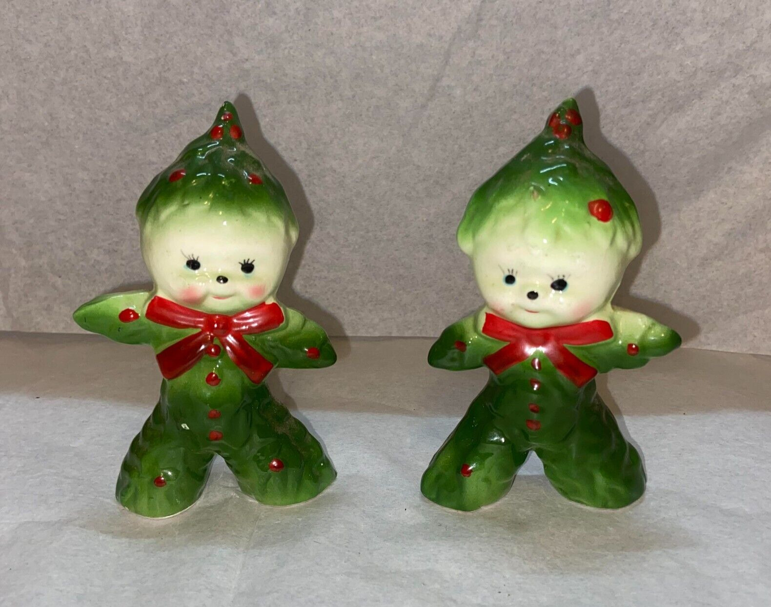 Vintage Kreiss Anthropomorphic Christmas Tree Holly Berries Salt Pepper Shakers