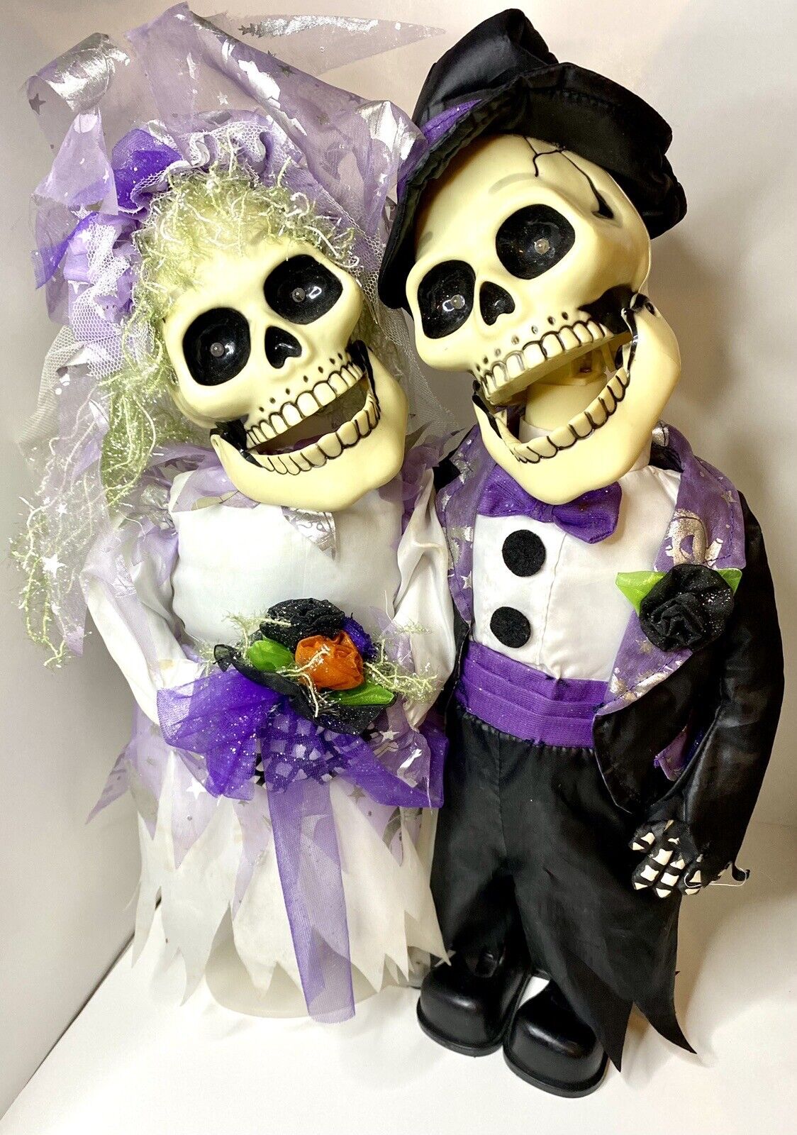 Newly Deads Bride Groom Skeleton Animated Halloween Sings Not Working Decoration