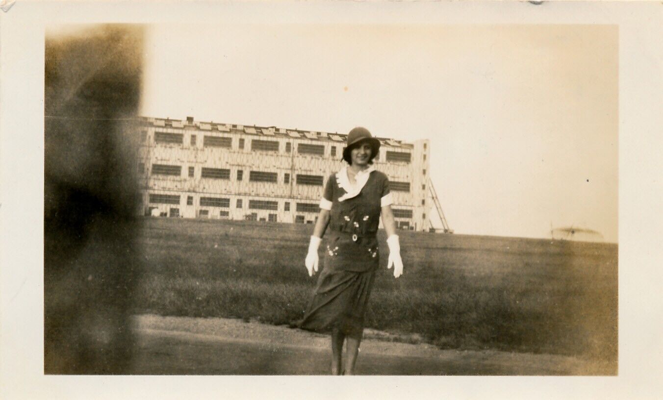 Vintage Photo Snapshot:  1931 Lakehurst New Jersey  #57