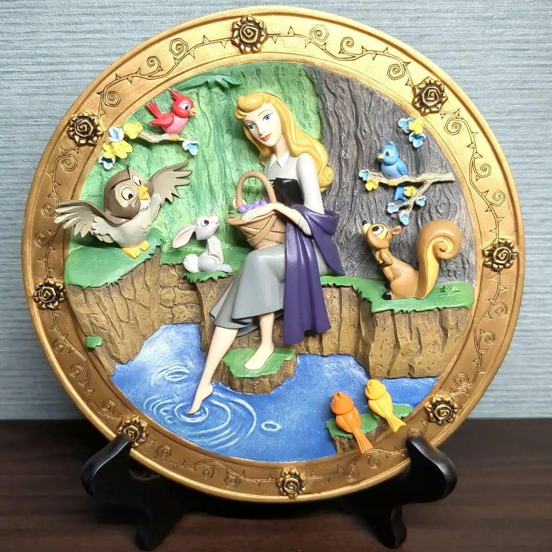 Sleeping Beauty 3D Relief Plate Princess Aurora Disney Store Limited Edition