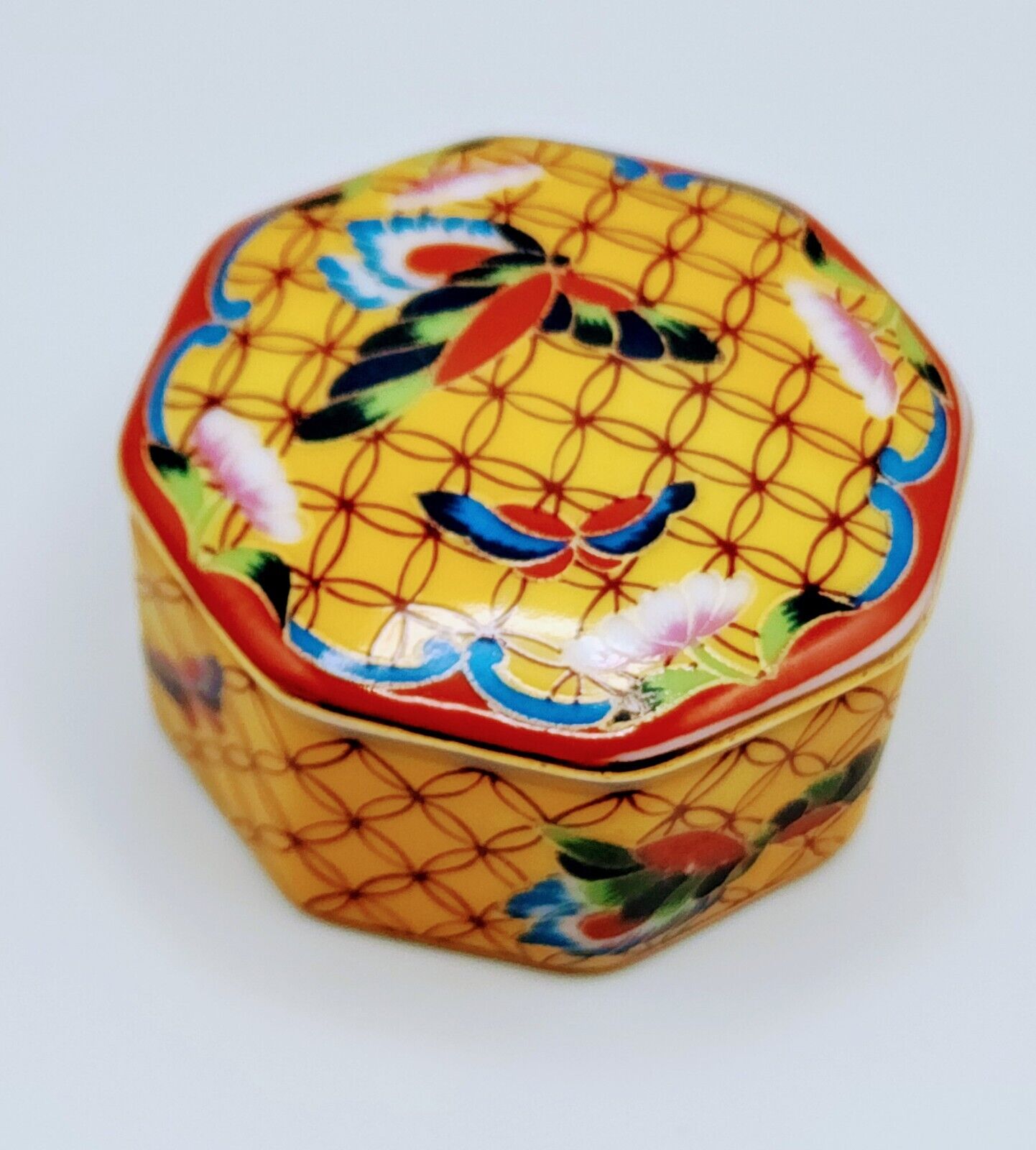 Vtg. Cloisonné Butterfly Hand Decorated Tagahashi Enamel Porcelain Trinket Box