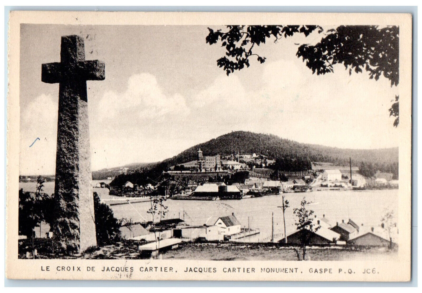 c1940\'s Le Croix De Jacques Cartier Jacques Cartier Monument Gaspe PQ Postcard