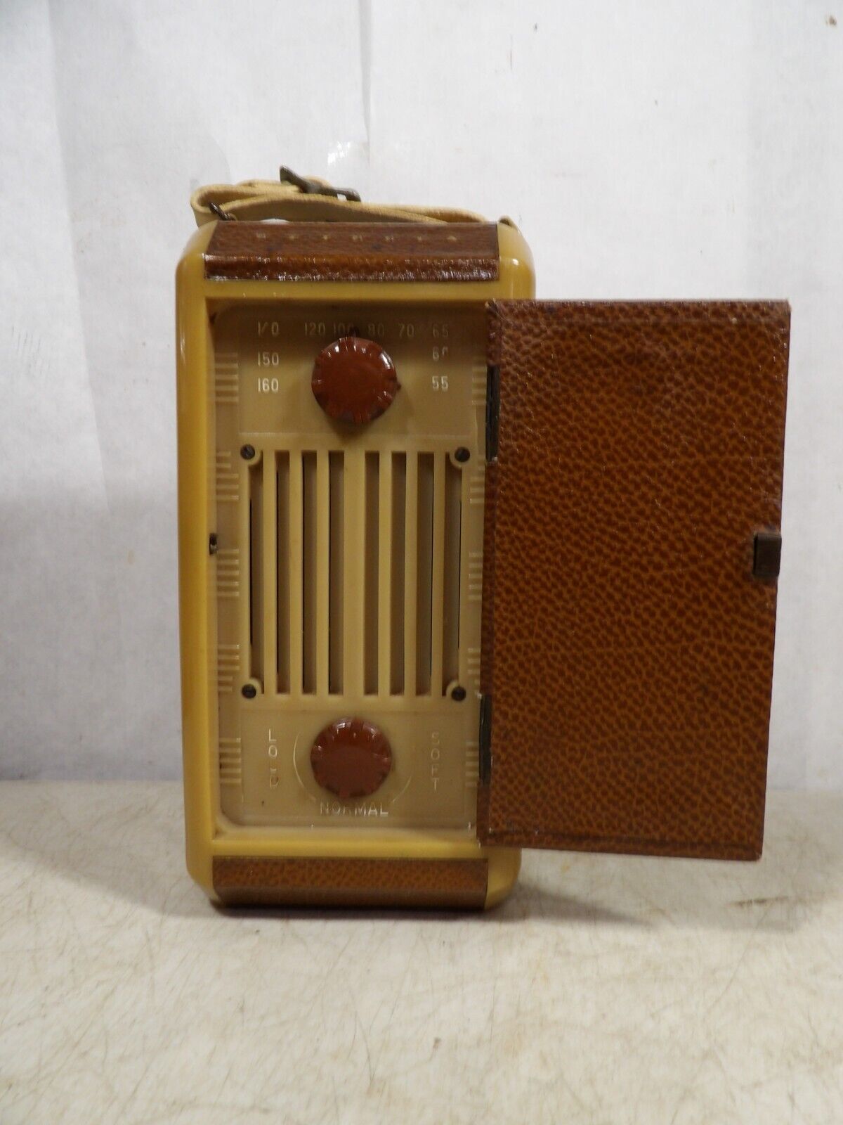 Vintage/Antique 1940s Detrola 372 Portable Battery Op Tube Radio