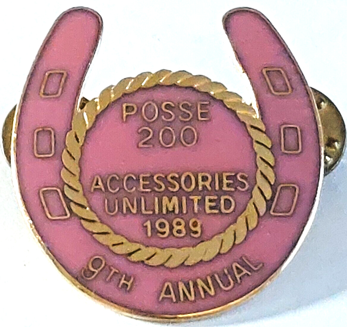 Accessories Unlimited 1989 9th Annual Posse 200 Lapel Pin (090923)