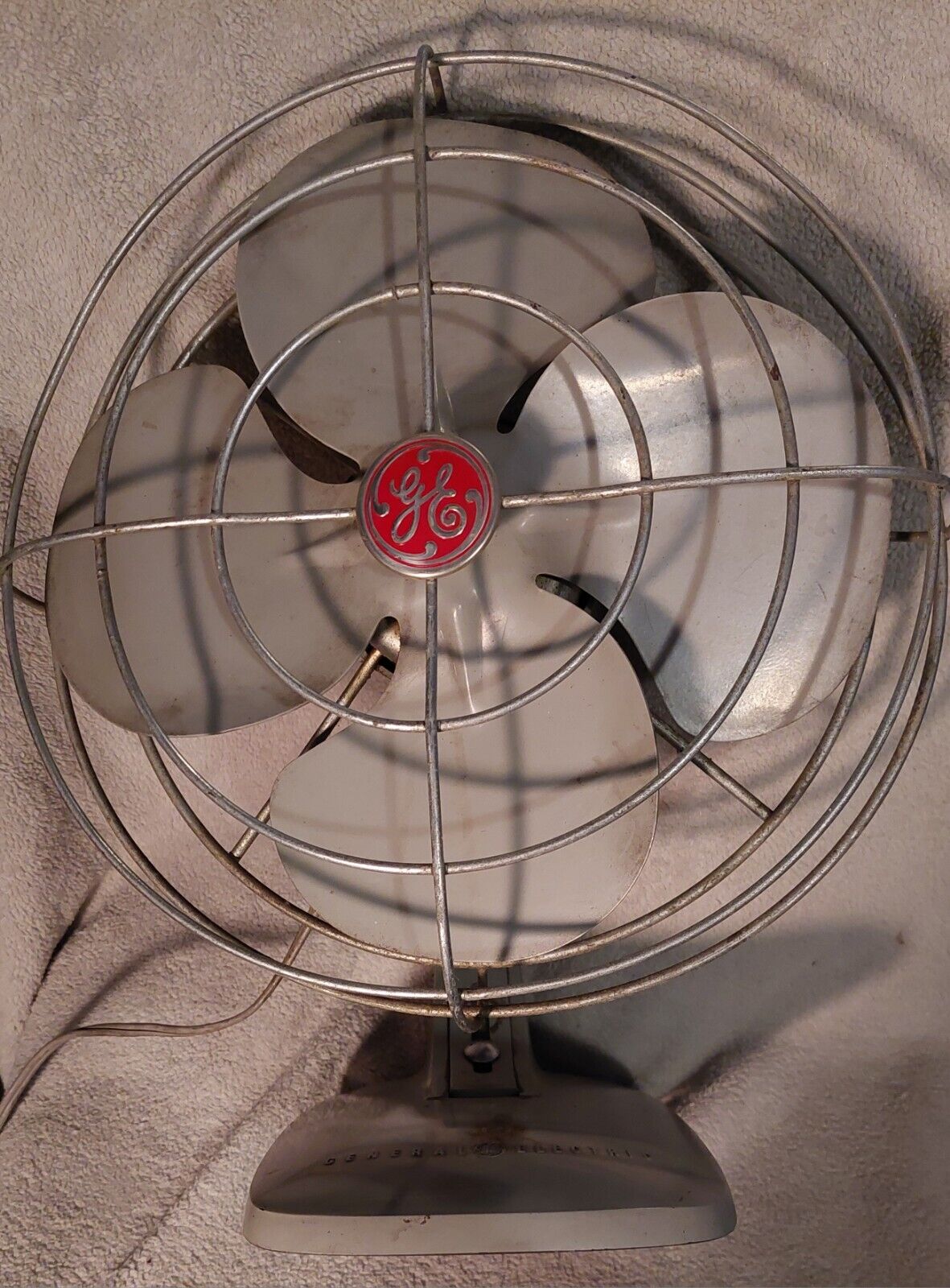 Vintage General Electric Circa 1950\'s Gray Oscillating Fan F11S106 Single Speed