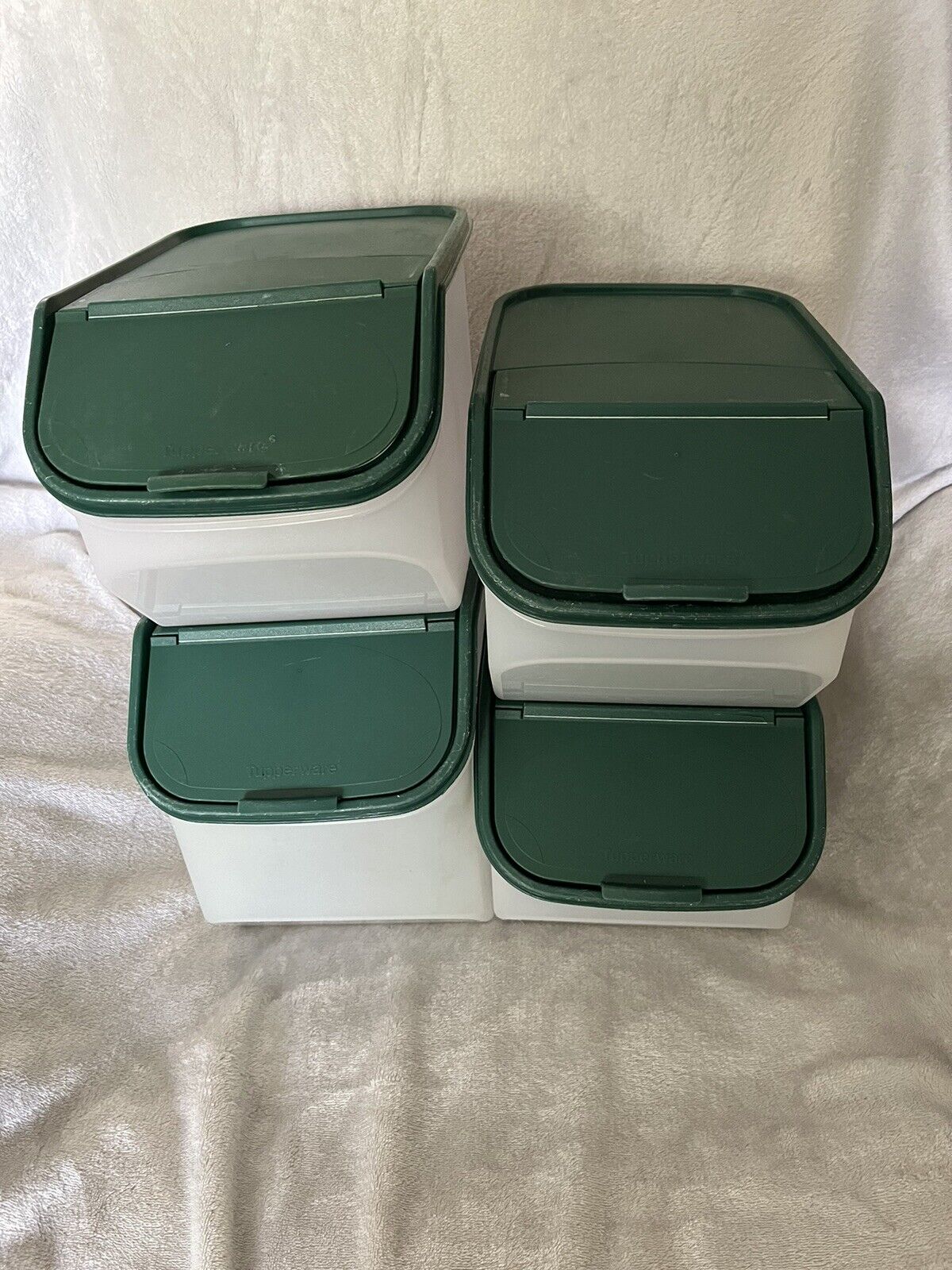 Tupperware Set Of 4 Stackable Modular Mates With Removable Snap Closing Lids.