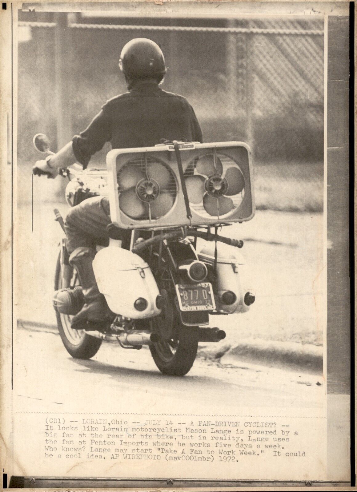 LG54 1972 Oversize Wire Photo FAN-DRIVEN CYCLIST? BOX FAN ON BACK OF MOTORCYCLE