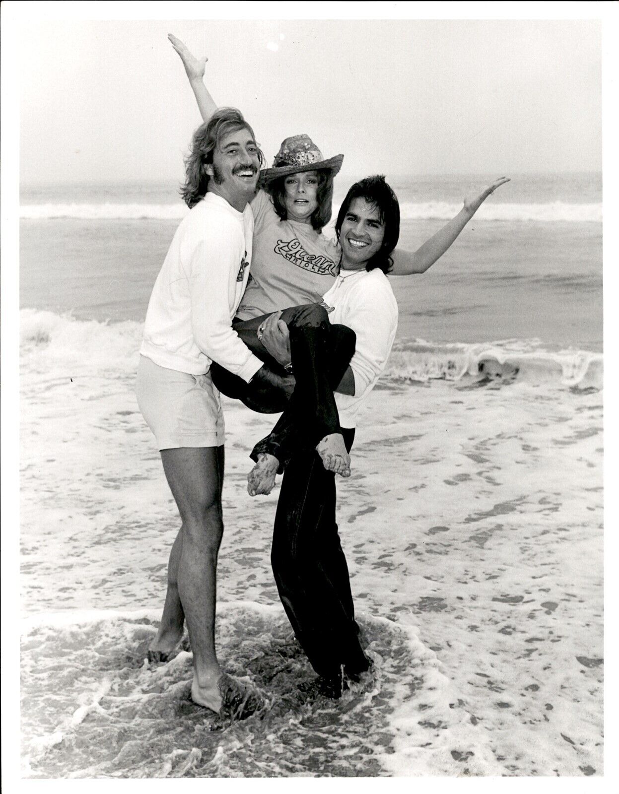 LAE2 Original Photo ACTRESS ANN-MARGRET @ THE BEACH WITH HANDSOME MEN