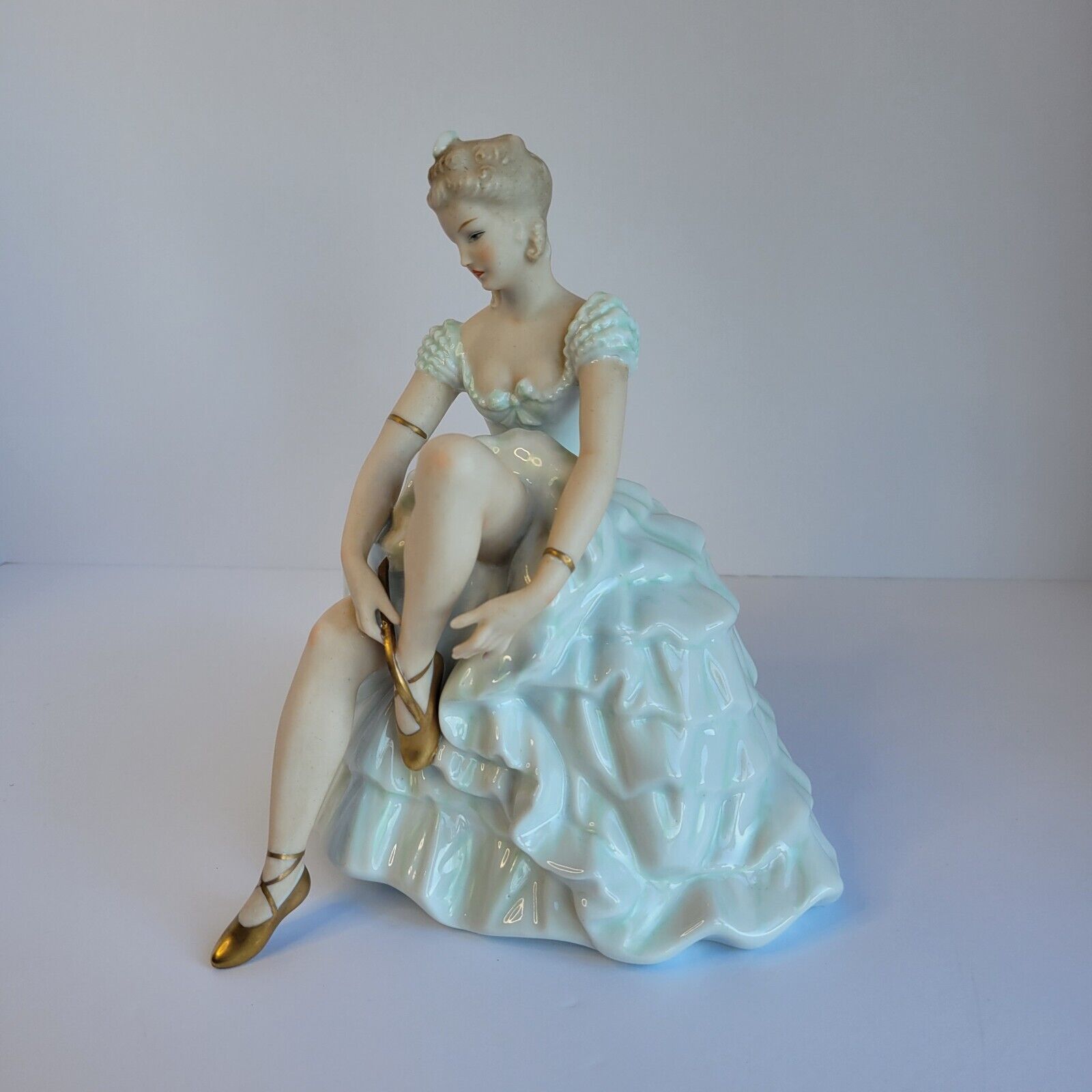 Vintage 7.5 In Wallendorf Lady Ballerina Dancer Figurine (1764) Great Condition