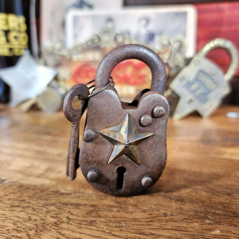 Lone Star Texas Gate Lock With Working Keys & Antique Finish (2.5\