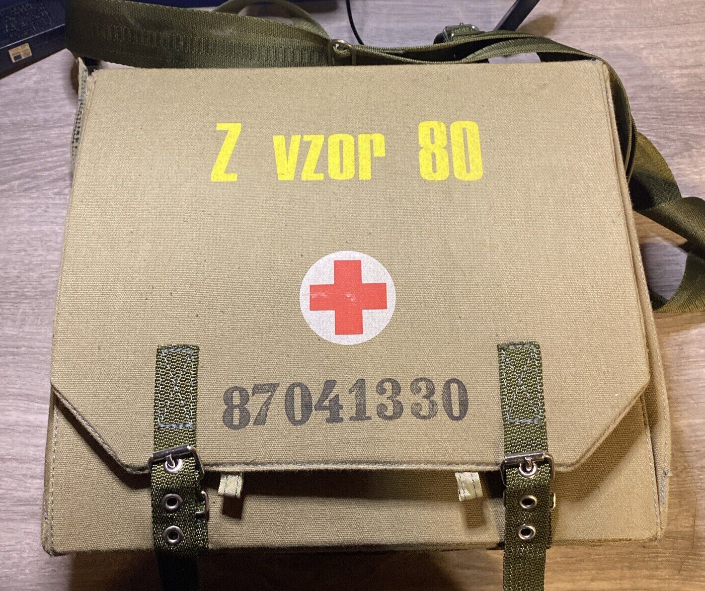 MILITARY CZECH ARMY Z vzor 80 FIRST AID KIT GREEN SHOULDER Bag W/ Surgical Kit