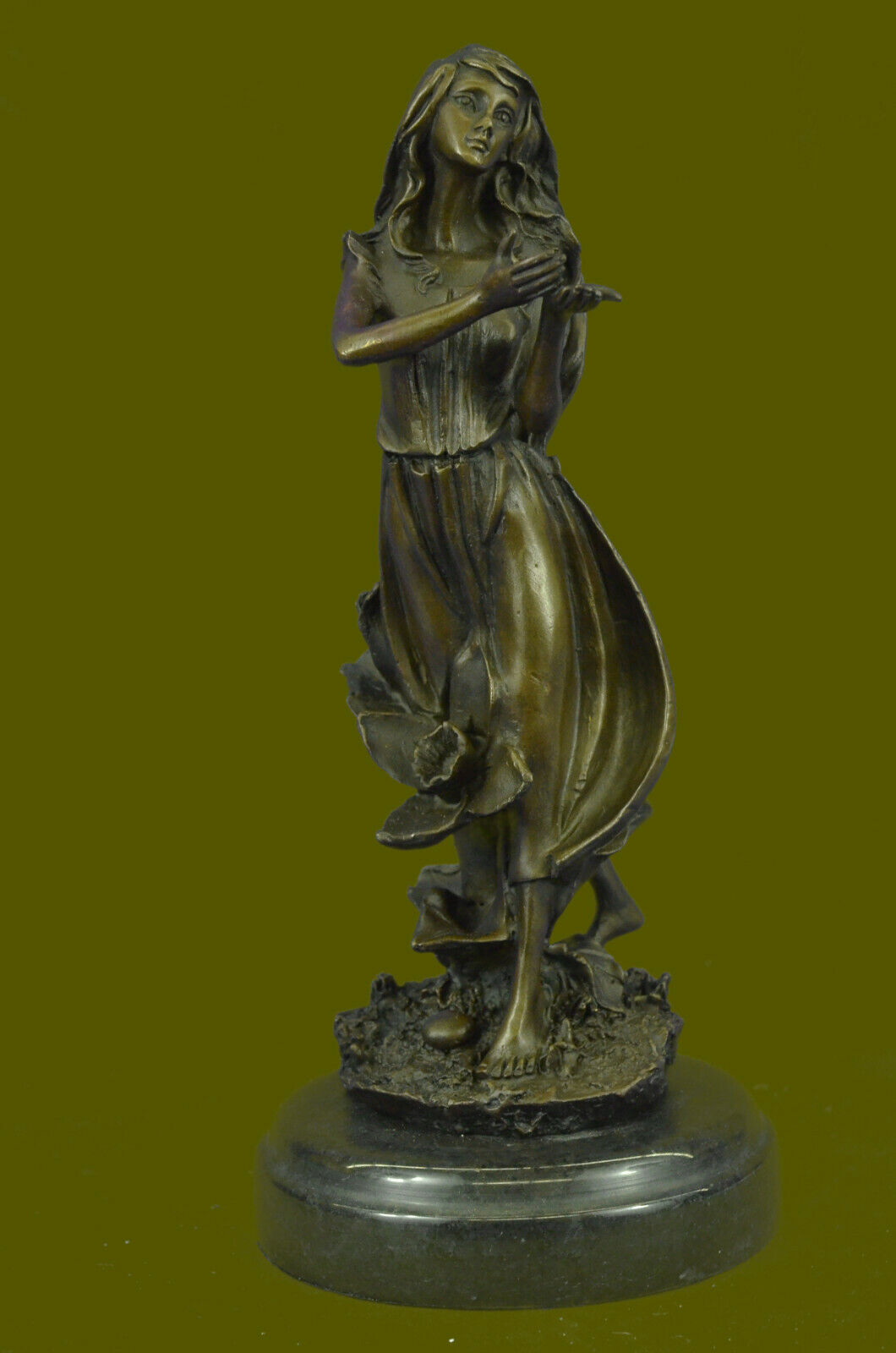 Beautiful Girl With Bunch of Flower On Bronze Sculpture Statue Figurine Deal