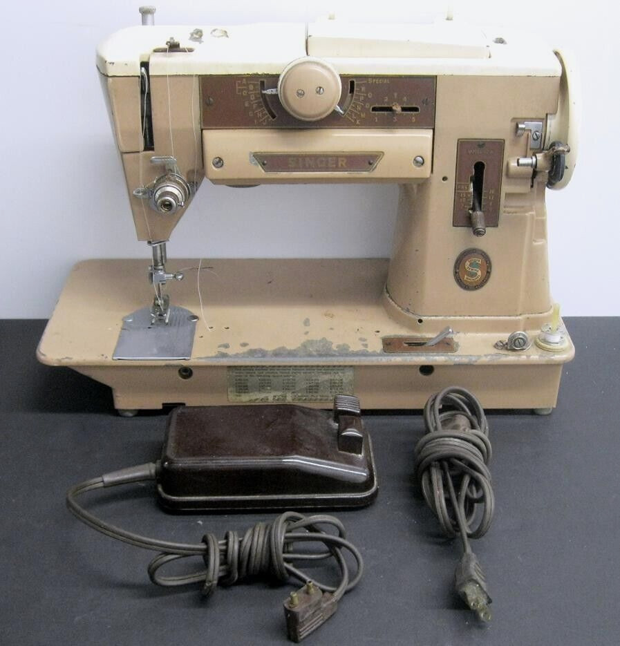Vintage 1956 SINGER 401A Slant-O-Matic Domestic Zig Zag Sewing Machine w/ Pedal