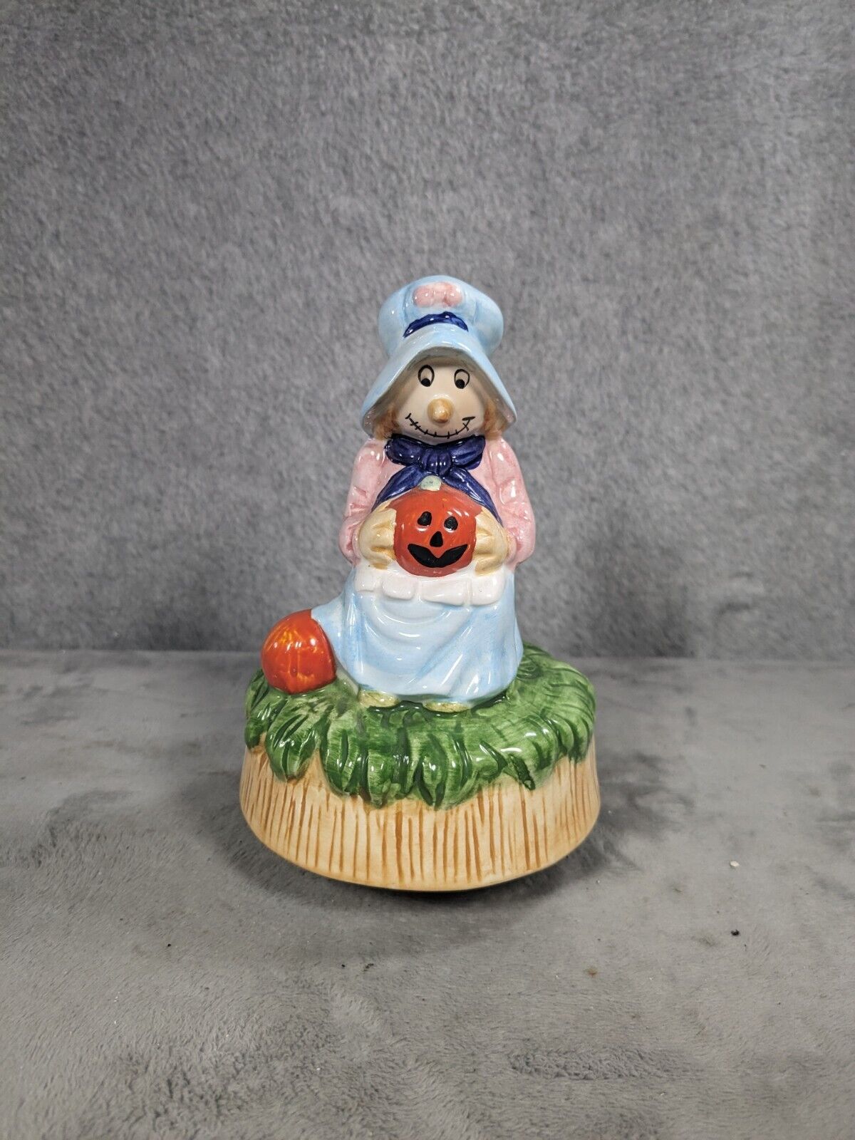 Vintage Grandma Pumpkin Scarecrow Halloween Music Box, Phantom of the Opera