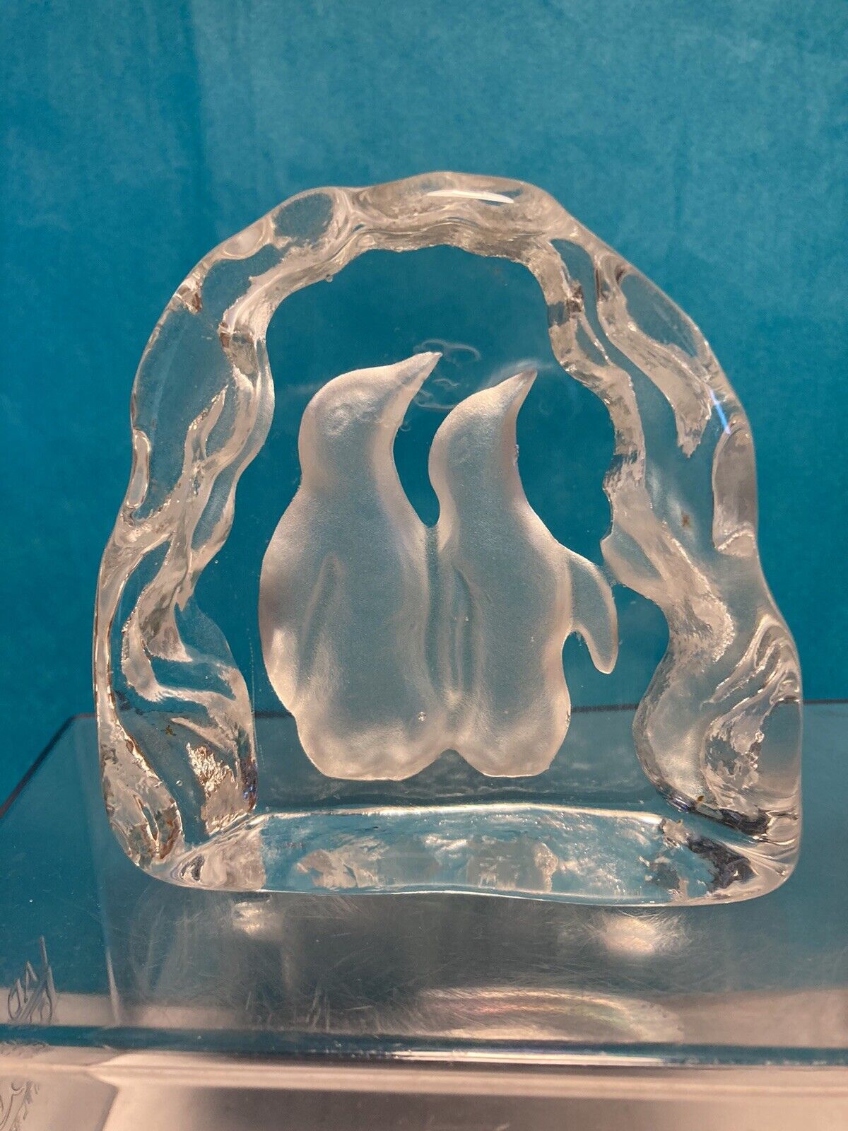 Vintage Clear Art Glass Paperweight w/ Frosted Penquins  3