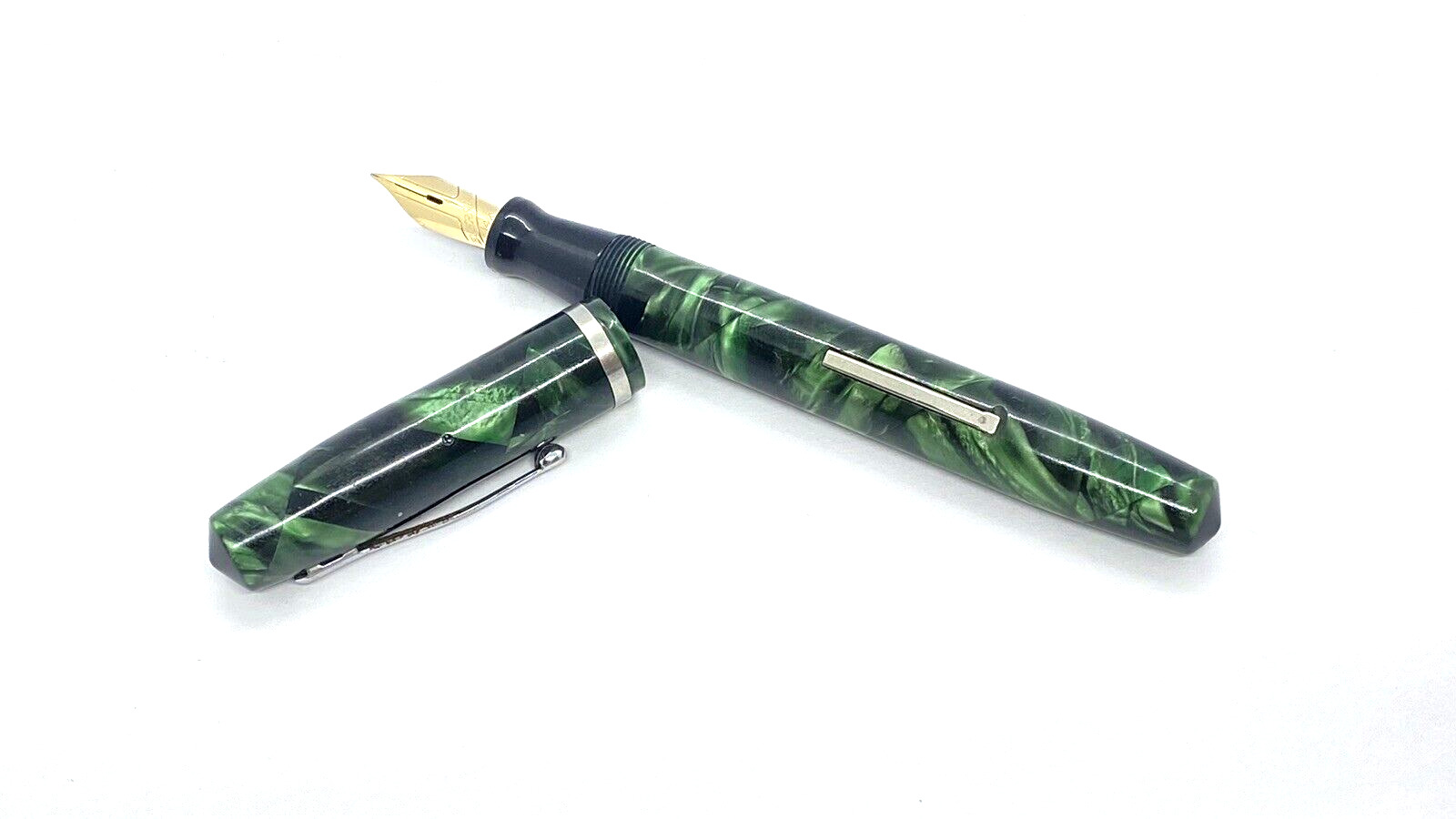VINTAGE WAHL OXFORD FOUNTAIN PEN IN GREEN MARBLE 14K FINE NIB MADE IN USA