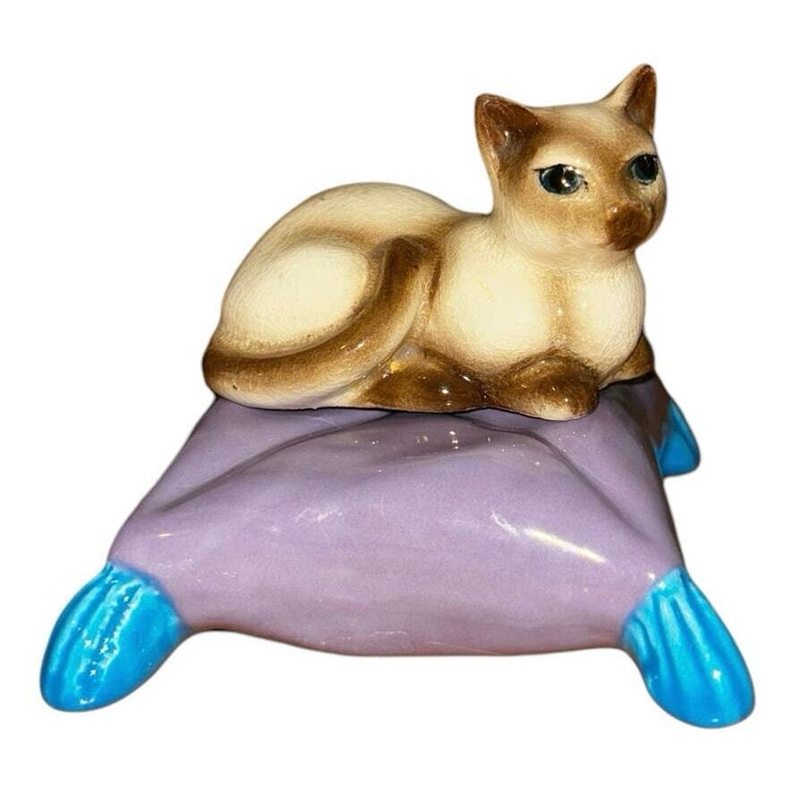 Vintage Salt and Pepper Shaker Blue Eyes Siamese Cat Sitting on Purple Pedestal 
