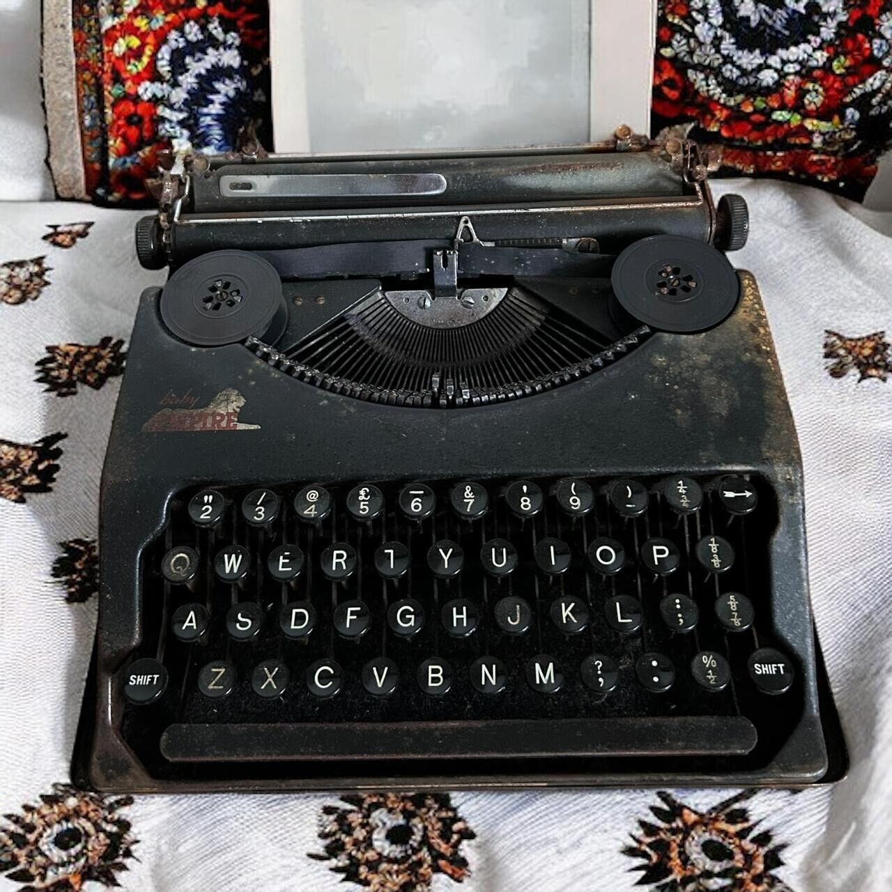 Vintage 1930s baby Empire Antique Typewriter 📖