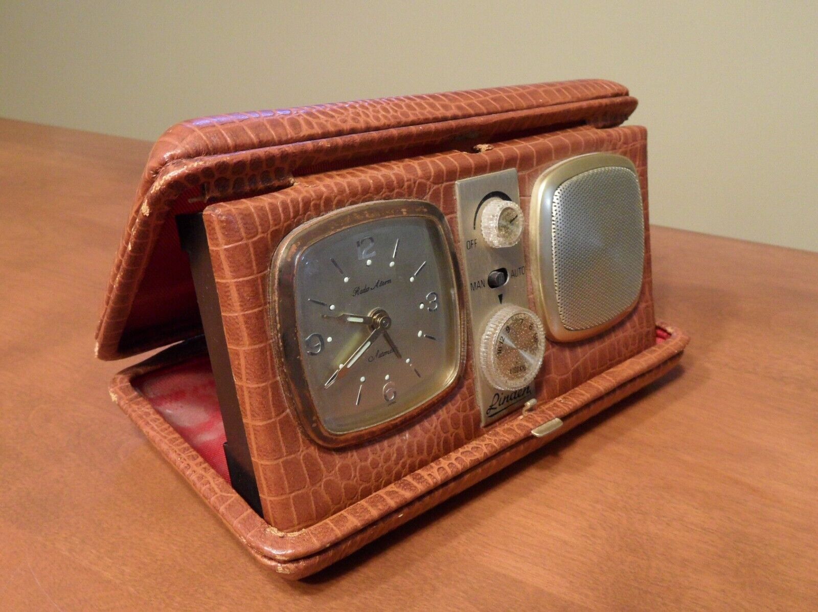Vintage Linden Travel Alarm Clock & Radio In Genuine Leather Case 