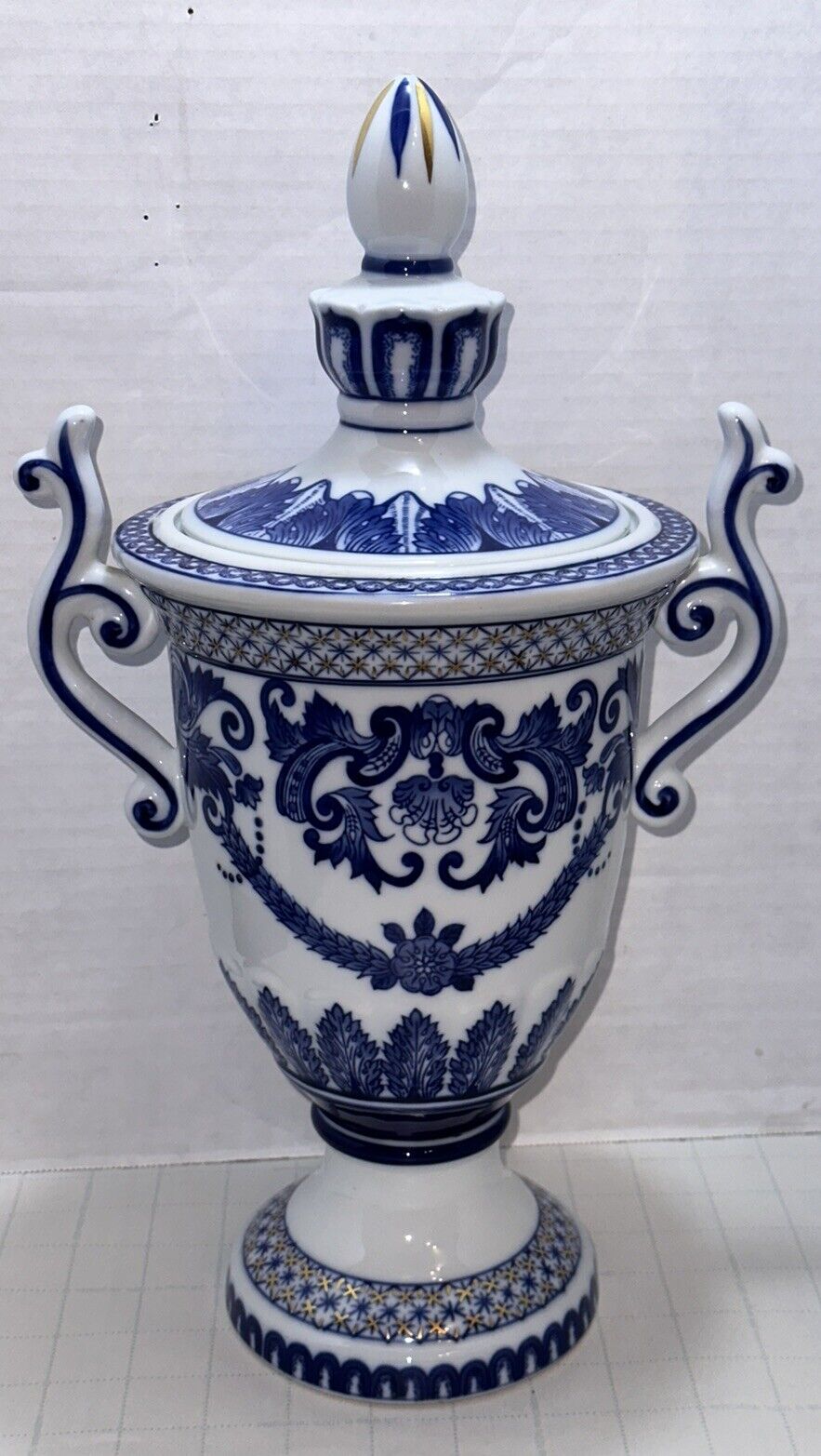 Vtg Bombay Blue White Gold Porcelain Pottery Floral Handled Apothecary Jar 15.5”