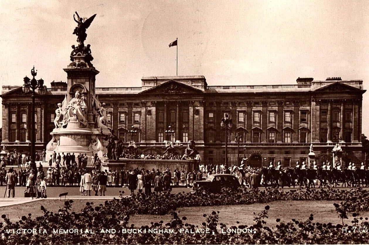 1954 Postcard Victoria Memorial Buckingham Palace Guards London RPPC Valentine\'s