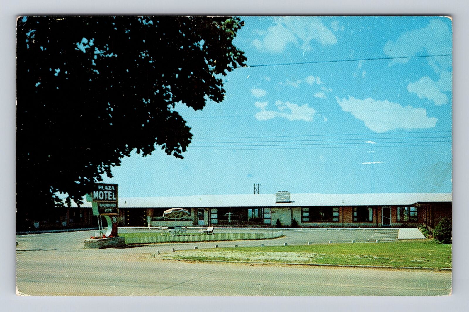 Dickeyville WI-Wisconsin, Plaza Motel Advertising, Vintage Souvenir Postcard