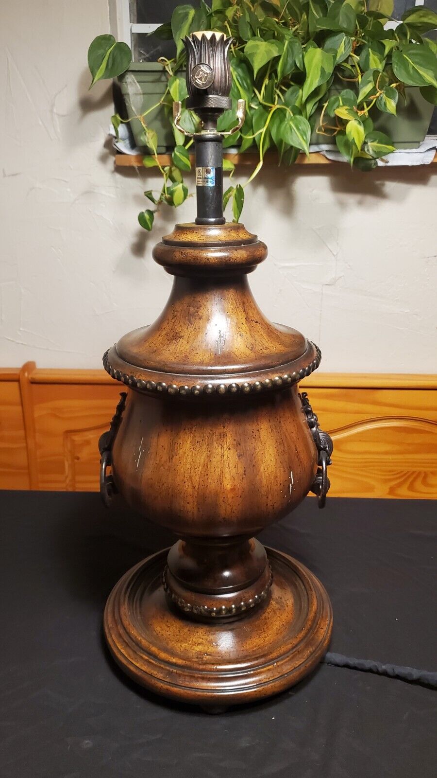 Vintage Maitland Smith Large Walnut And Brass Table Lamp Tested Centerpiece