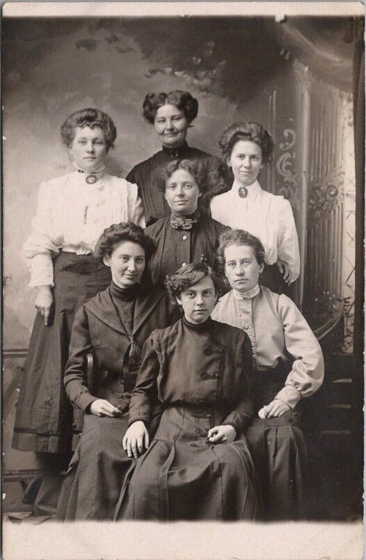 1910 LA CROSSE, Kansas RPPC Real Photo Postcard 7 Young Ladies / Studio Portrait