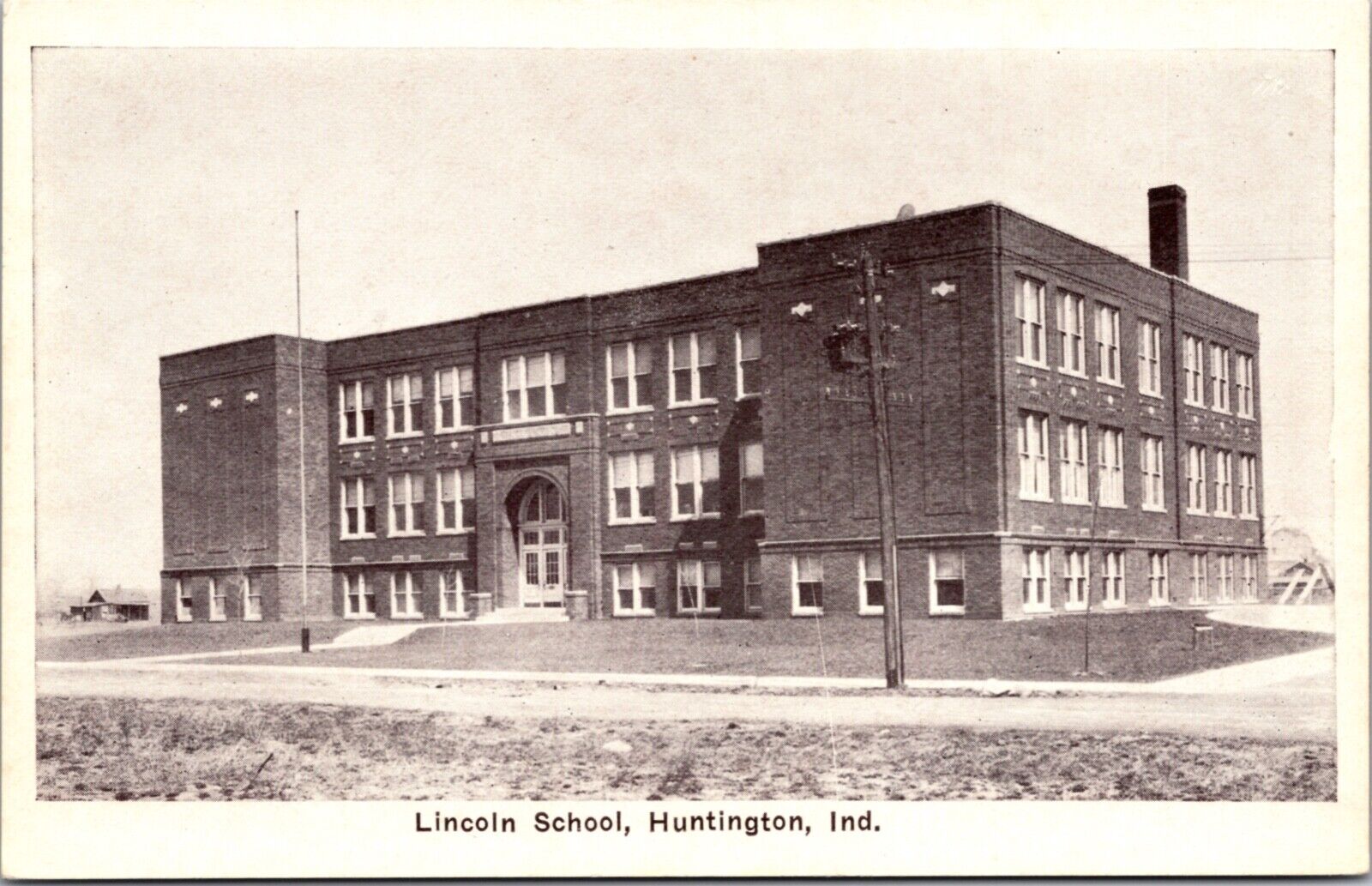 Postcard Lincoln School in Huntington, Indiana