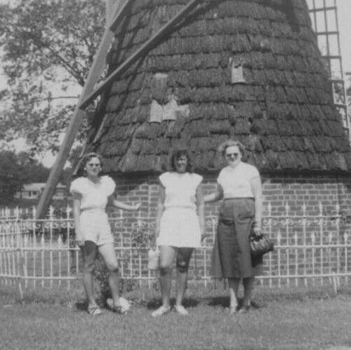 8Z Photograph Group Portrait Pretty Women Windmill 1950’s 