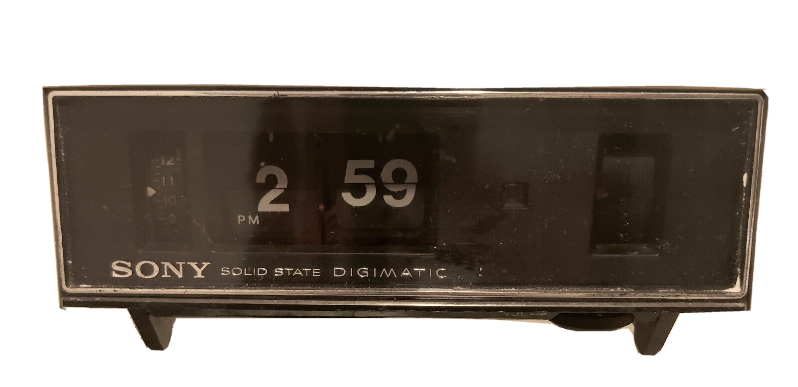 1980 SONY SOLID STATE DIGIMATIC 8RC 6 TRANSISTORS FLIP CLOCK-RADIO. 220 V 50 HZ