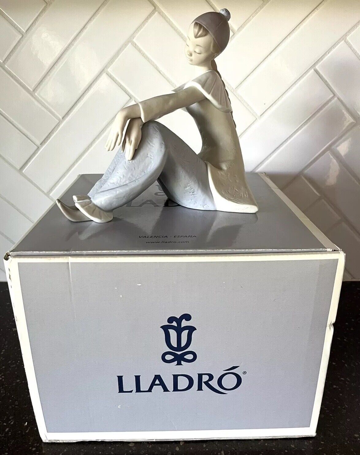 NEW IN BOX Lladro 18155 Reflective Pierrot Girl Sitting Porcelain Figurine 2004