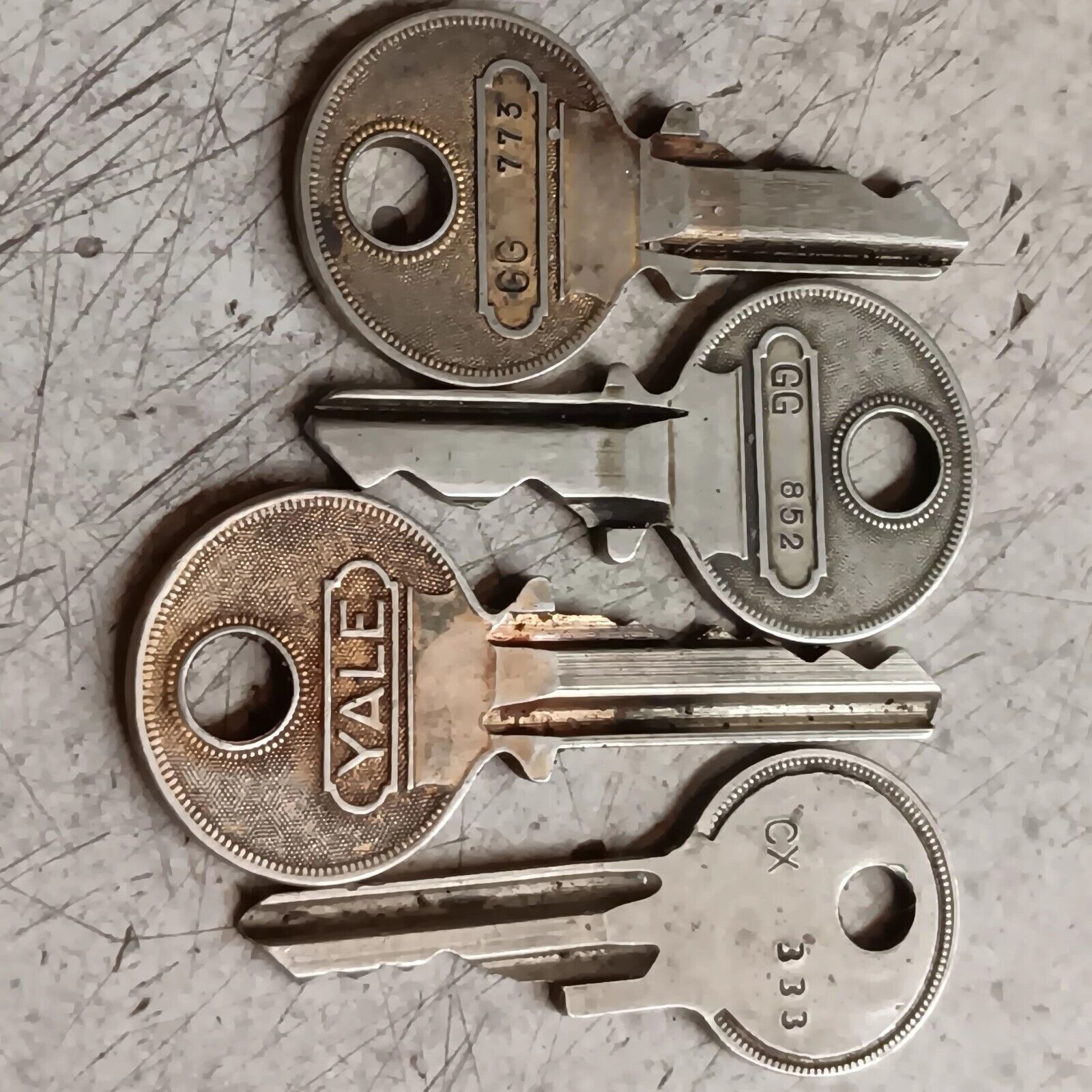 4 Vintage Yale Security Keys..