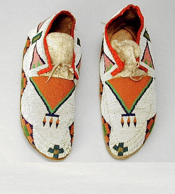 Old American Sioux Style Suede Leather Handmade Beaded Moccasins HBM213