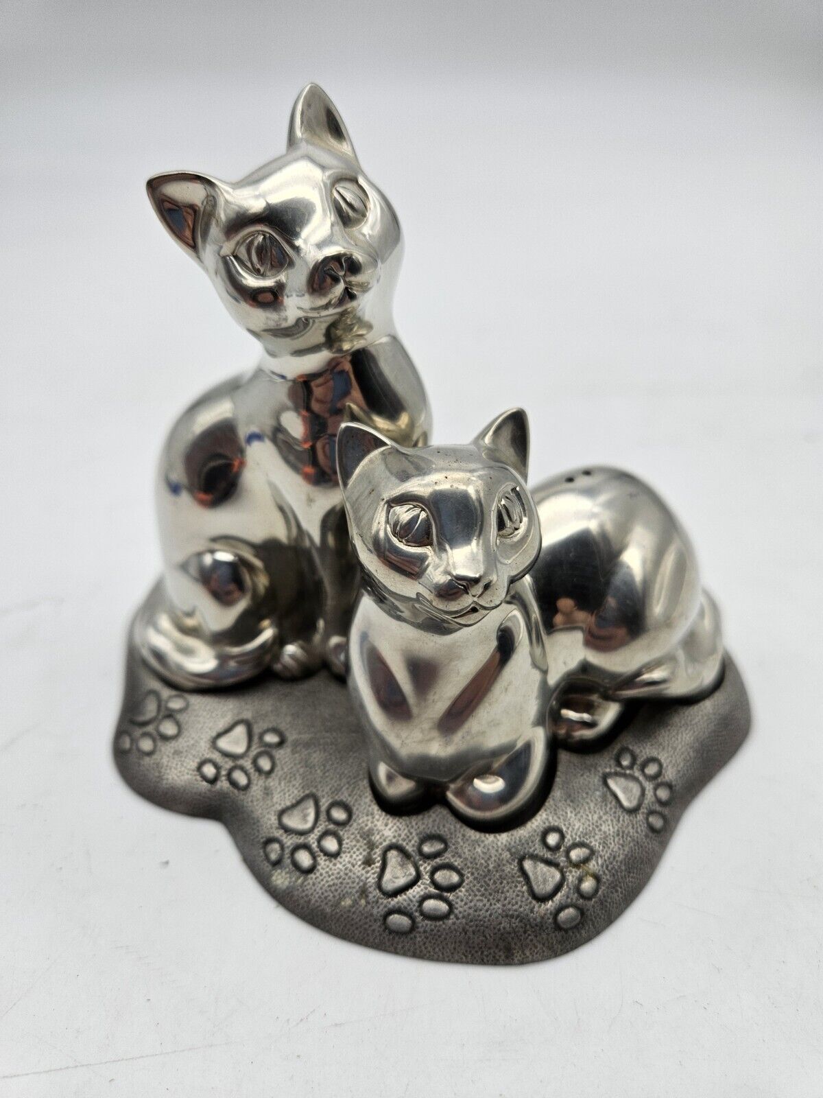 LENOX KIRK STIEFF COLLECTION VINTAGE PEWTER CAT SALT AND PEPPER SHAKER WITH BASE