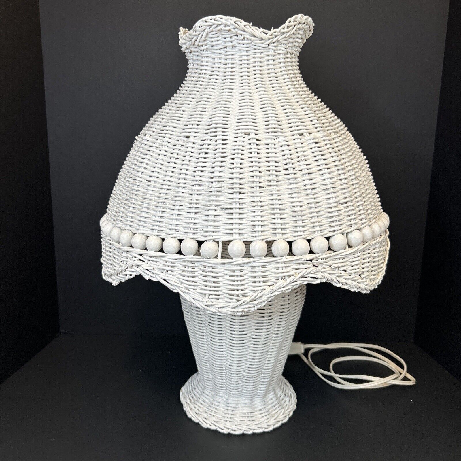 Vintage White Wicker 18 1/2” Table Lamp W/ Beaded Lamp Shade Scalloped
