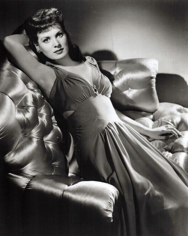 Maureen O'Hara gorgeous Hollywood glamour portrait 1940's era 24x36 inch poster