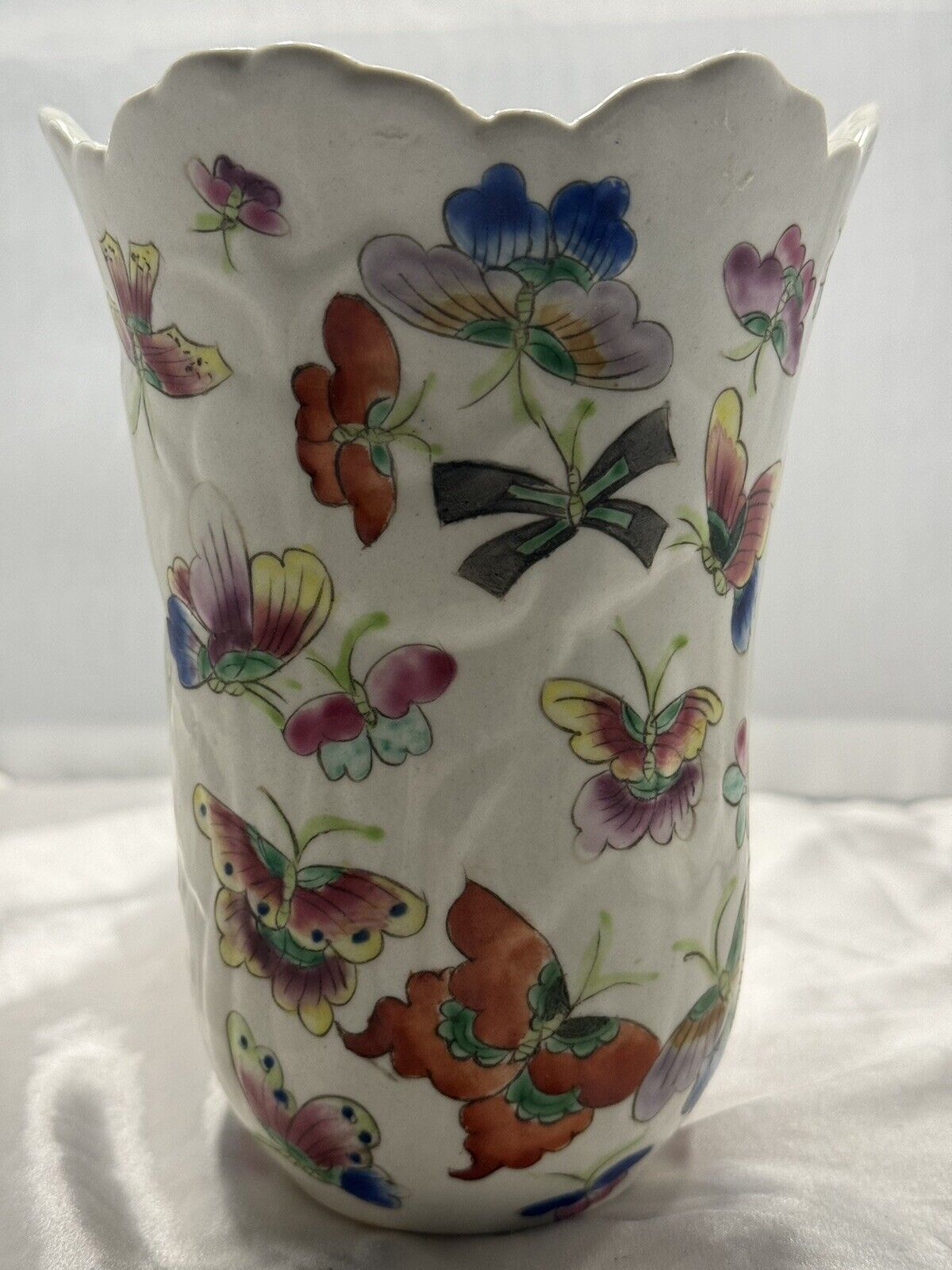 Vintage White Porcelain Butterfly Flower Vase Scalloped Edge Chinese