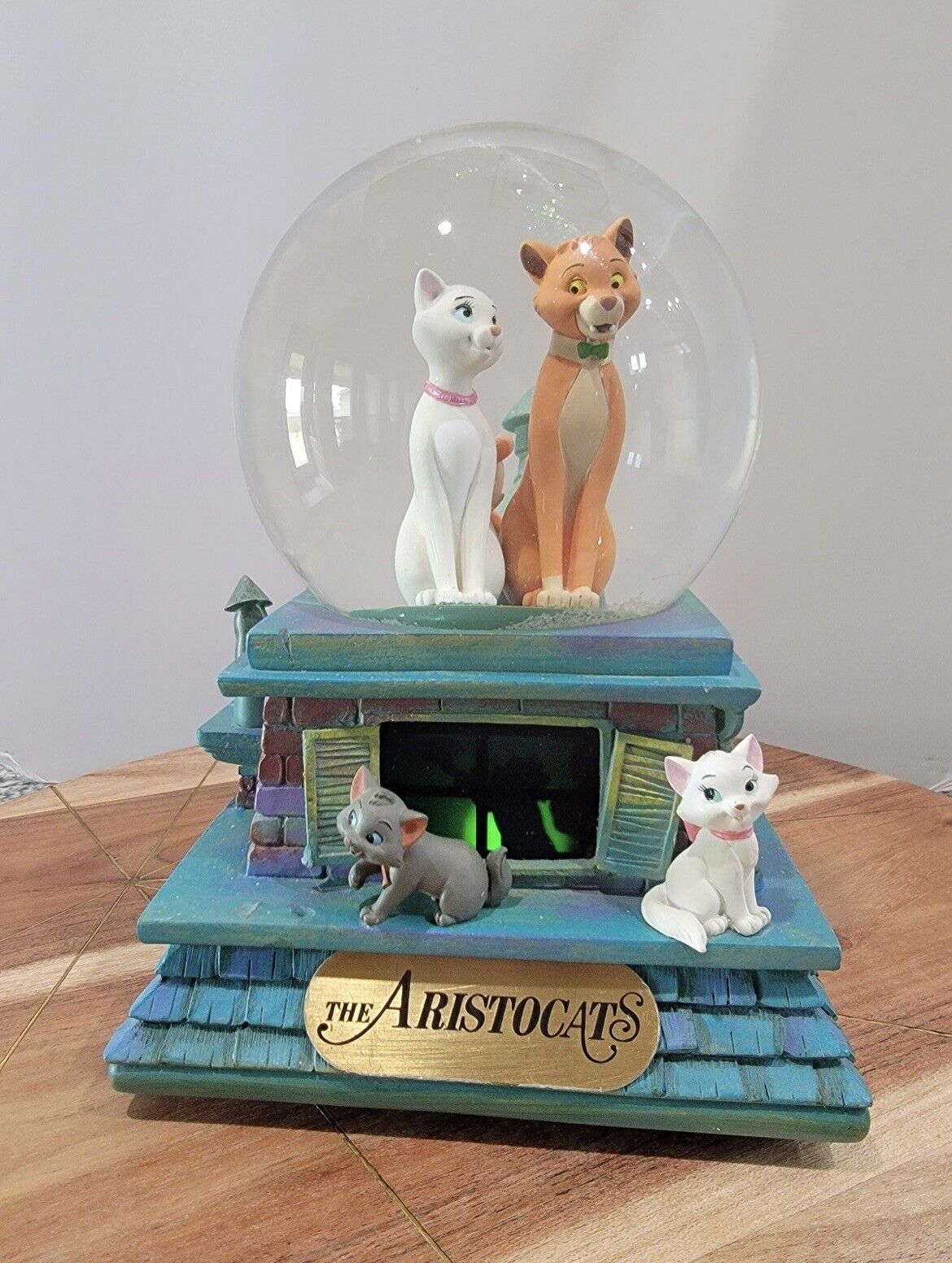 Aristocats 40th Anniversary Snowglobe (Read description )